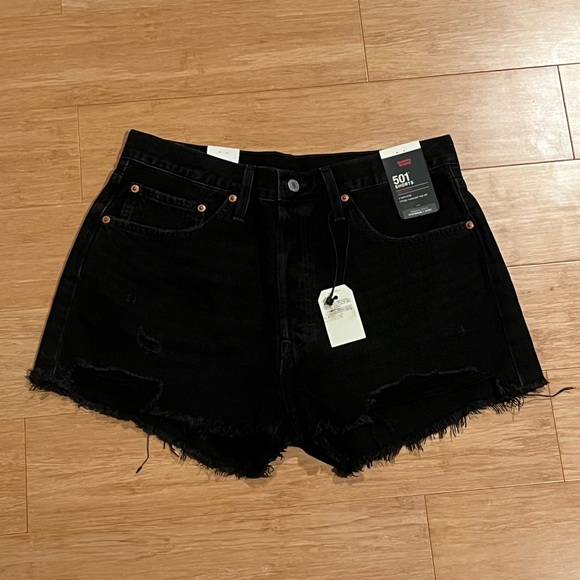 NWT Levi’s 501 Cutoff Shorts - Picture 1 of 6